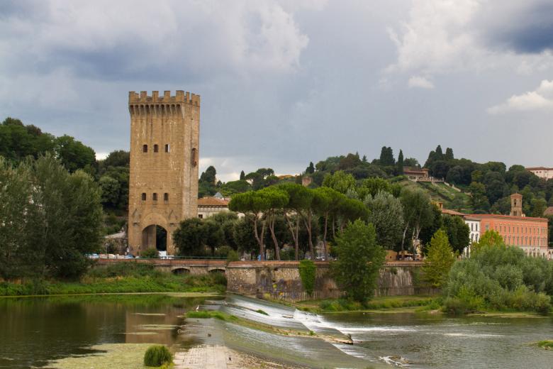 Free stock image of Fiume Arno and the Piazza Giuseppe Pozzi created by Geoffrey Whiteway