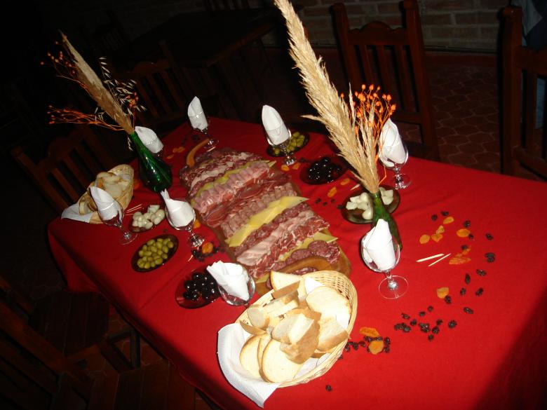 Free stock image of Table with food created by Fernando M Salinas