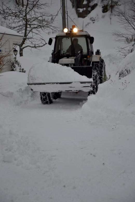 Free stock image of Loader clearing the snow created by Tomas Adomaitis