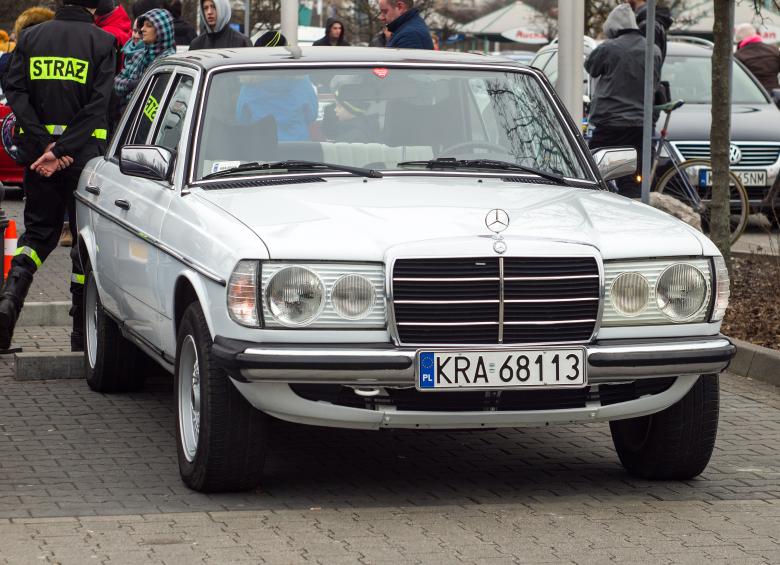 Free stock image of White Mercedes created by Konrad Krajewski
