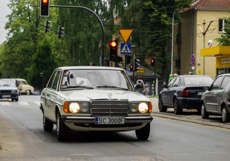 Free stock image of White Mercedes created by Konrad Krajewski