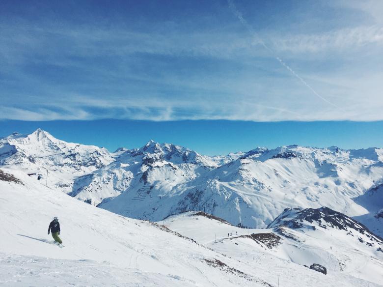 Free stock image of Skiing on the snow created by Unsplash