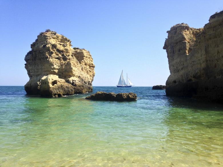 Free stock image of Sailboat in the sea created by Life of Pix