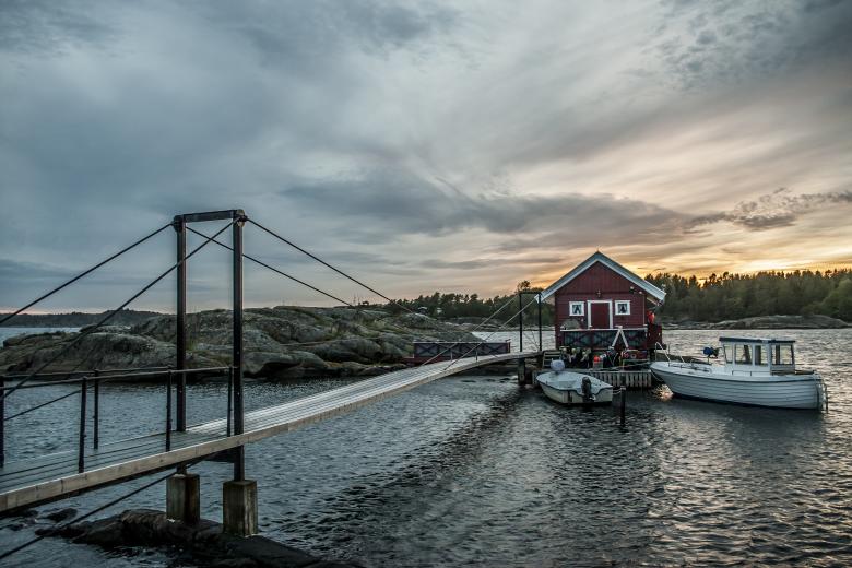 Free stock image of Bridge to the House created by Unsplash
