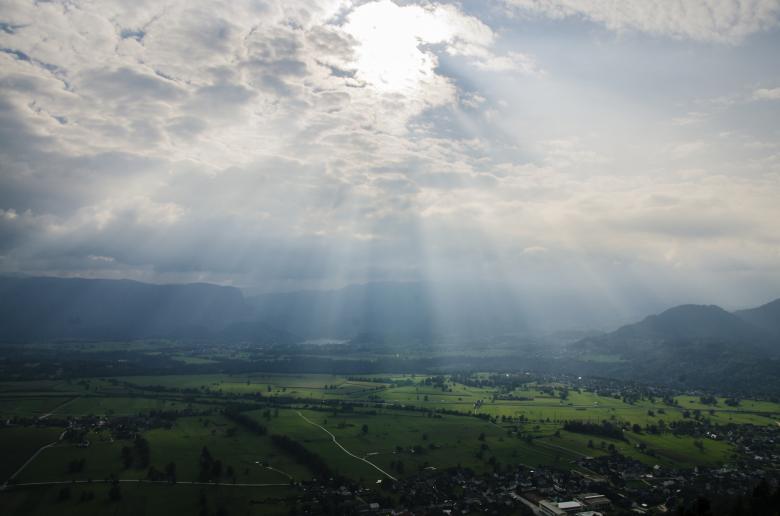 Free stock image of Sunrays created by Unsplash