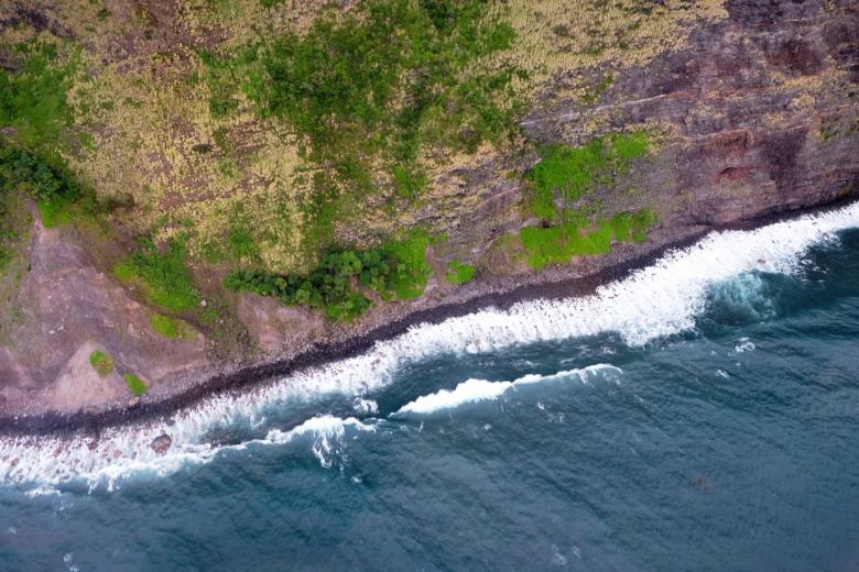 Free stock image of Mountainous Shore created by Unsplash