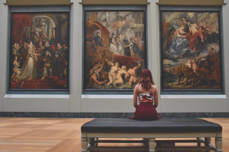 Free stock image of Viewing the Gallery created by Pixabay