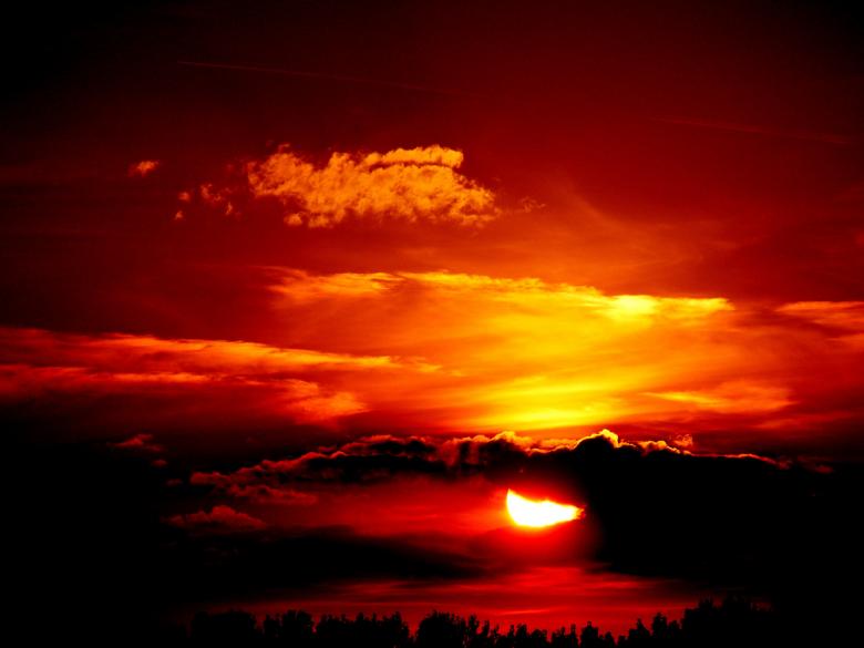 Free stock image of Hiding behind the Cloud created by Pixabay