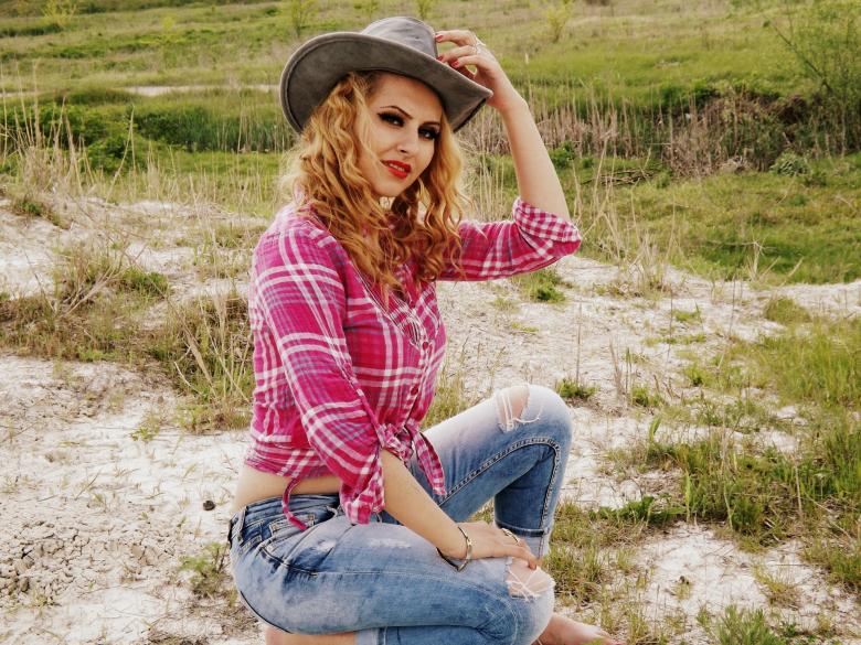 Free stock image of Cowgirl created by Pixabay