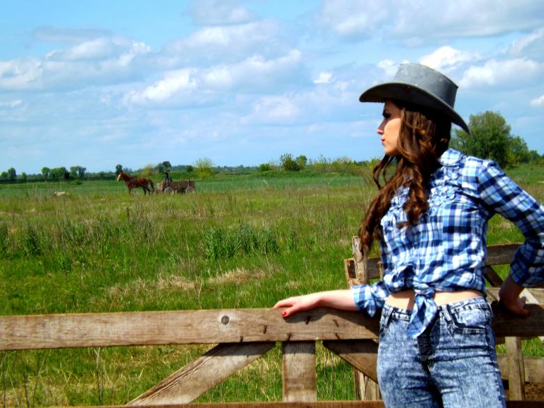 Free stock image of Cowgirl created by Pixabay