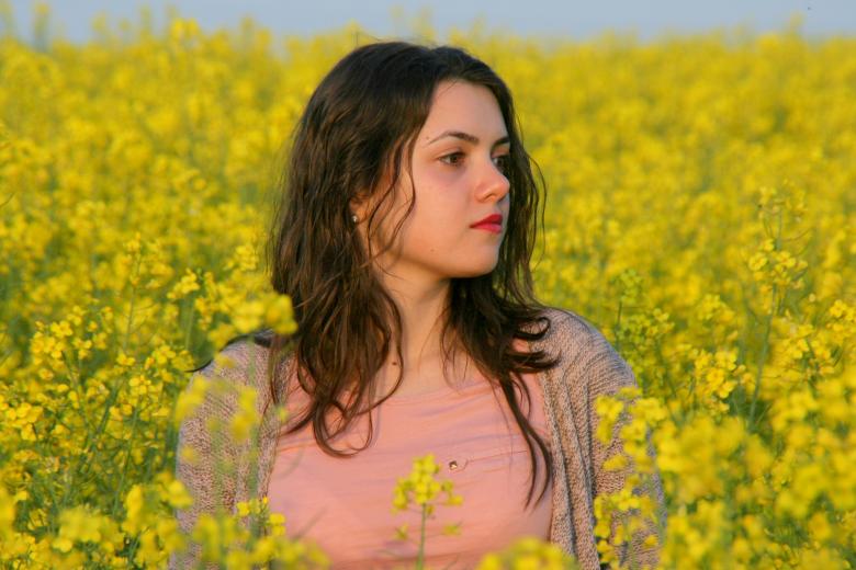 Free stock image of Girl in the Field created by Pixabay