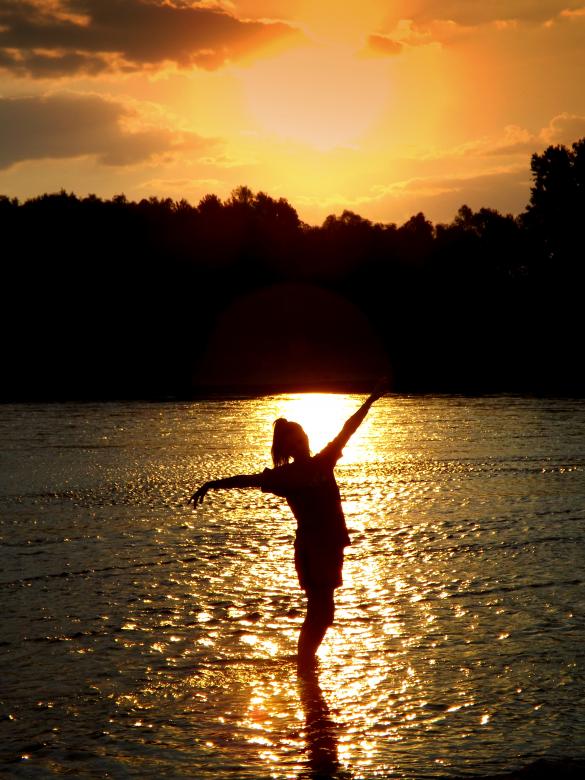 Free stock image of Dancing Girl created by Pixabay