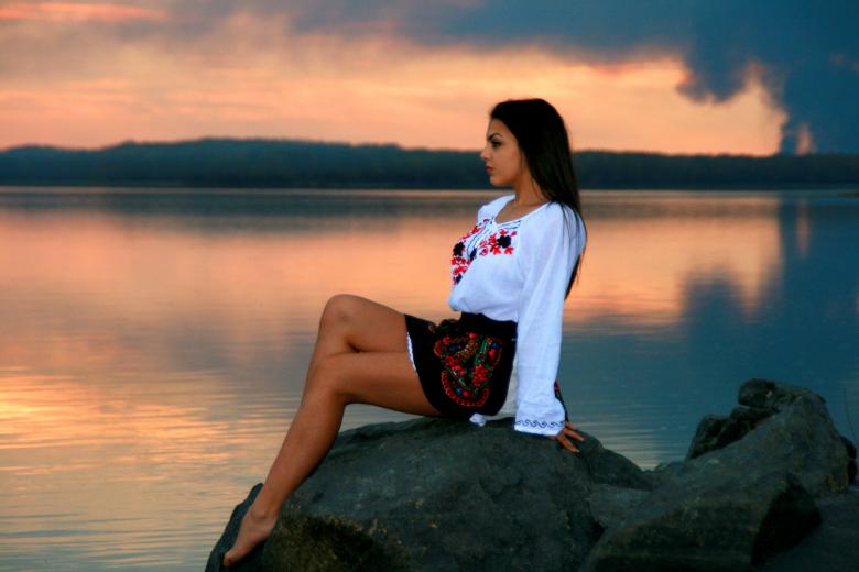 Free stock image of Girl on the Rock created by Pixabay