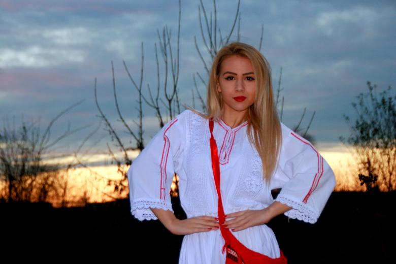 Free stock image of Blonde in the Sunset created by Pixabay