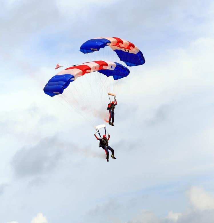 Free stock image of Skydiving created by Pixabay