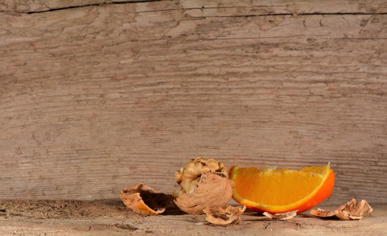 Free stock image of Walnut n Orange created by Pixabay