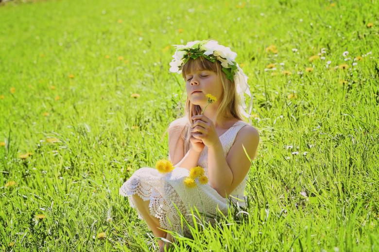 Free stock image of Girl in the Field created by Pixabay