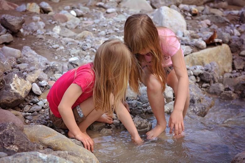 Free stock image of Sisters created by Pixabay