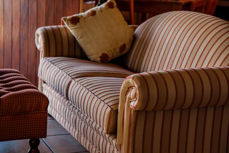 Free stock image of Couch created by Pixabay