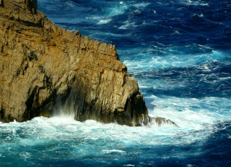 Free stock image of Rocky created by Pixabay