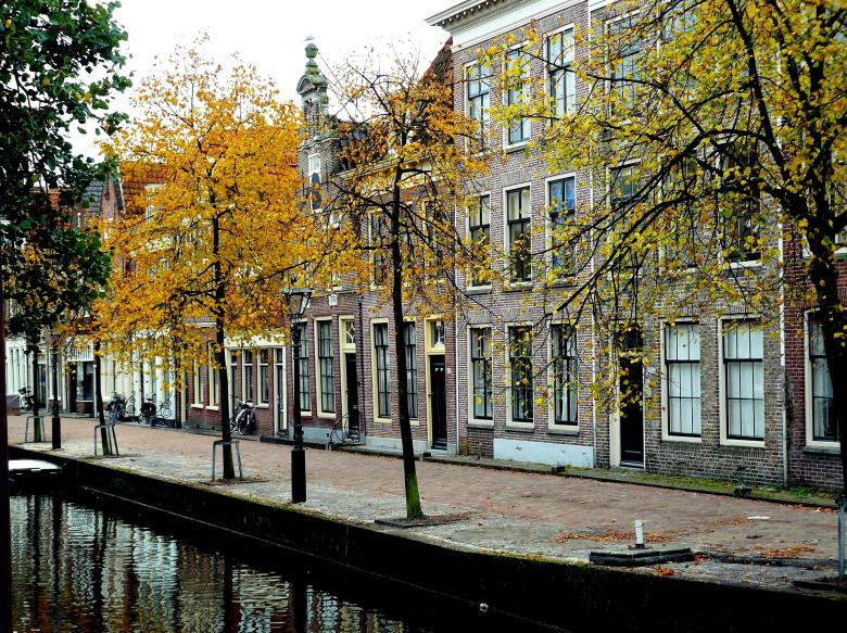 Free stock image of Canal created by Pixabay