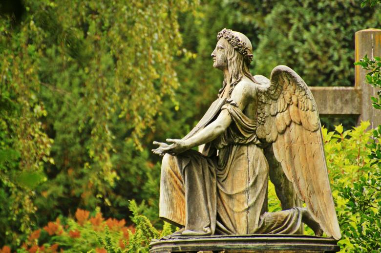 Free stock image of Angel Sculpture created by Pixabay