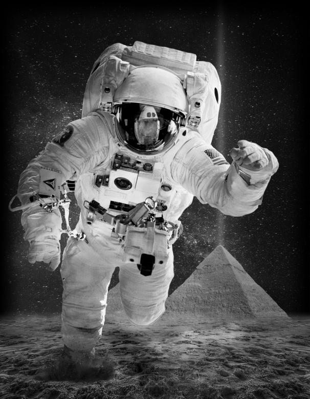 Free stock image of Pyramid on the Moon created by Pixabay