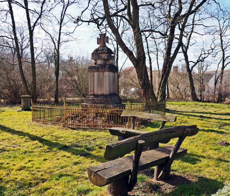 Free stock image of Old Cemetery created by Pixabay