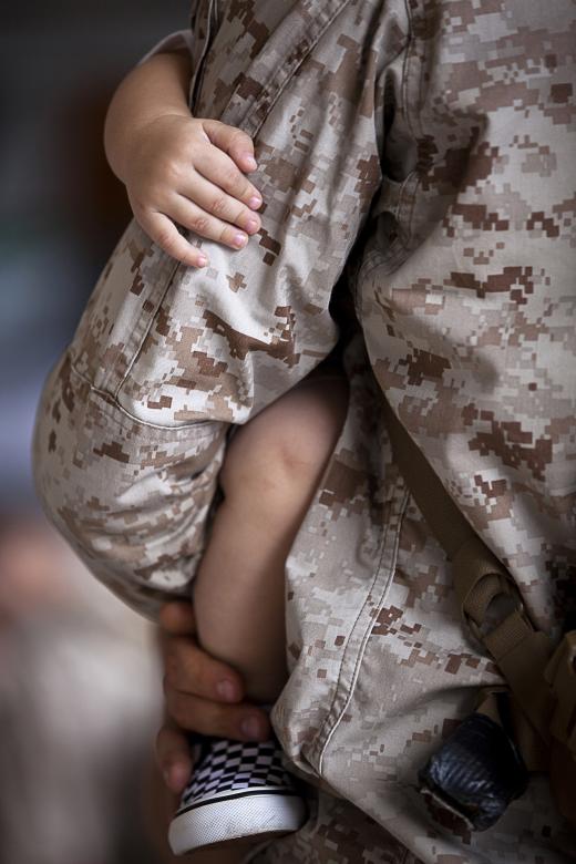 Free stock image of Soldier with his Kid created by Pixabay