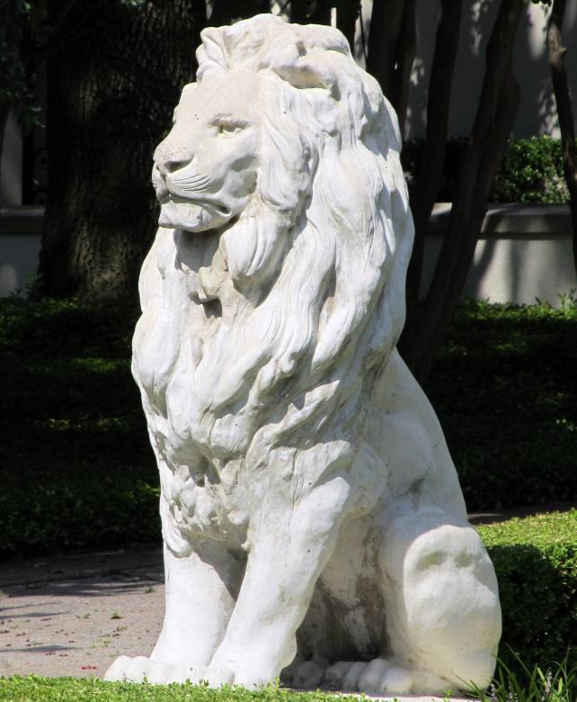 Free stock image of Lion Sculpture created by Pixabay