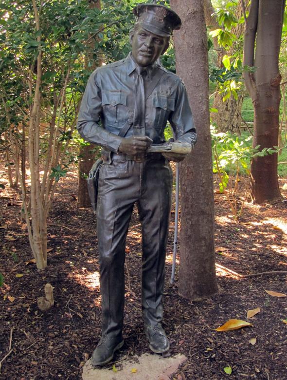 Free stock image of Policeman Sculpture created by Pixabay