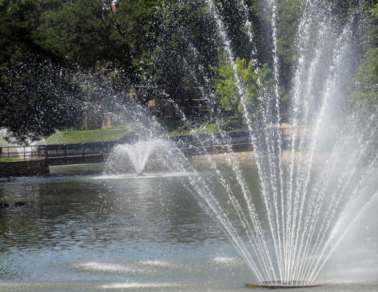 Free stock image of Water Fountain created by Pixabay