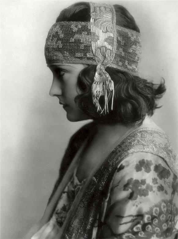 Free stock image of Gloria Swanson created by Pixabay