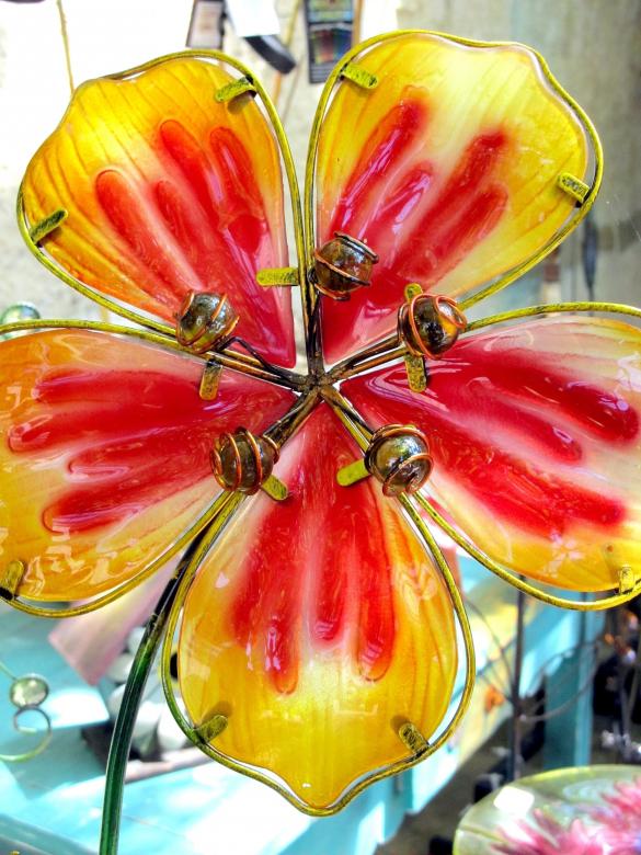 Free stock image of Glass Flower created by Pixabay