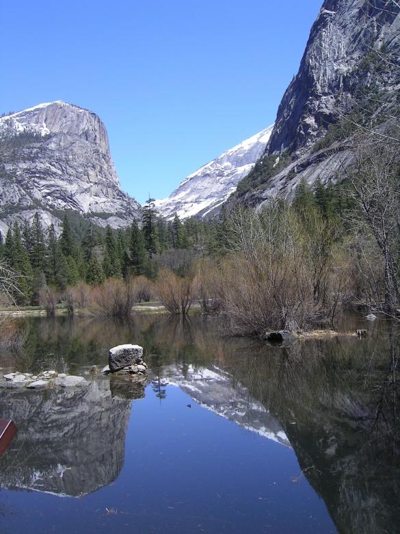 Free stock image of Mirror Lake created by Pixabay