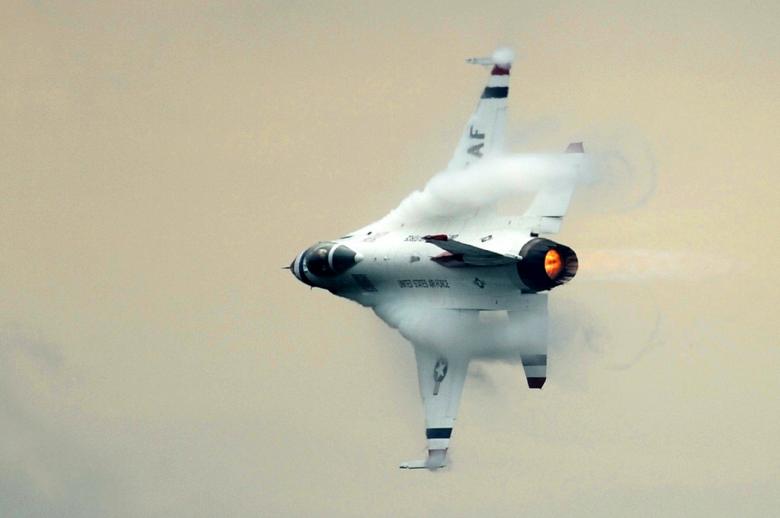 Free stock image of Jet in the Sky created by Pixabay