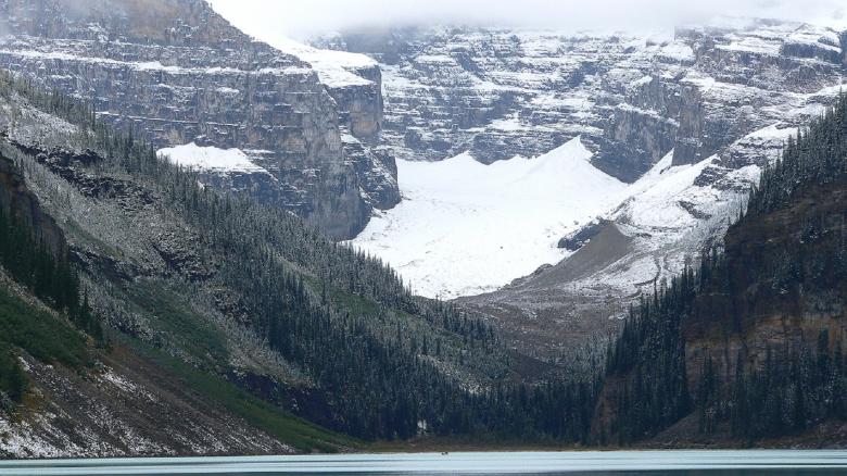 Free stock image of Lake Louise created by Pixabay