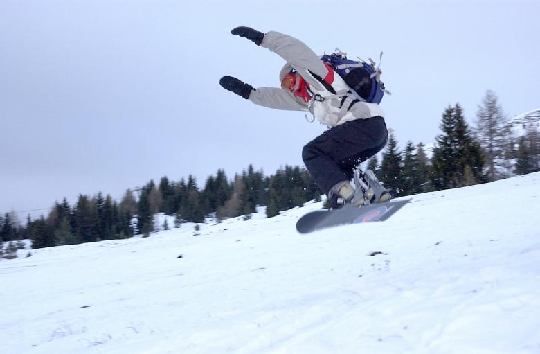 Free stock image of Snowboarding created by Pixabay