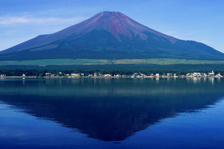 Free stock image of Mount Fiji created by Pixabay