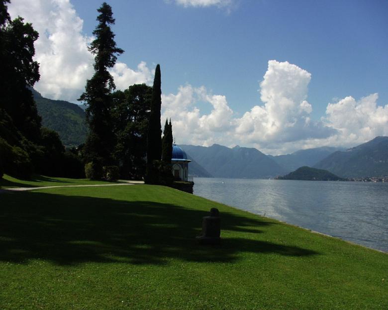 Free stock image of Lake Como created by Pixabay