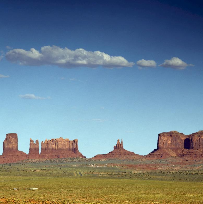 Free stock image of Monument Valley created by Pixabay