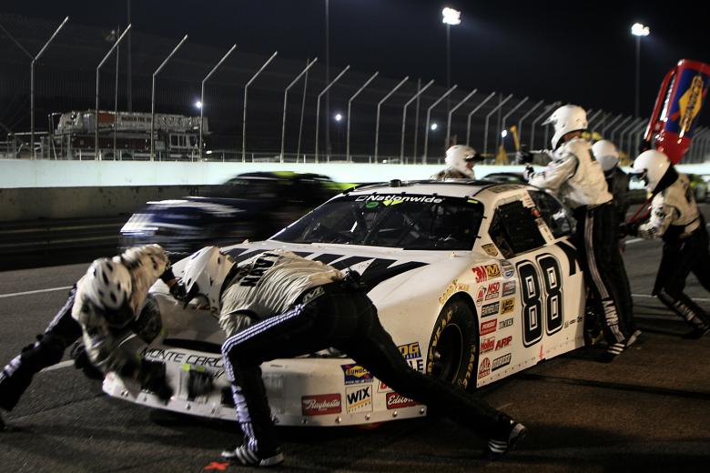 Free stock image of Pit Crew created by Pixabay
