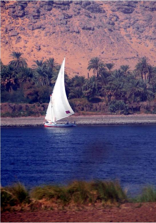 Free stock image of Boat in the River created by Pixabay