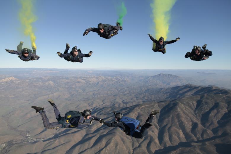 Free stock image of Colorful Skydiving created by Pixabay