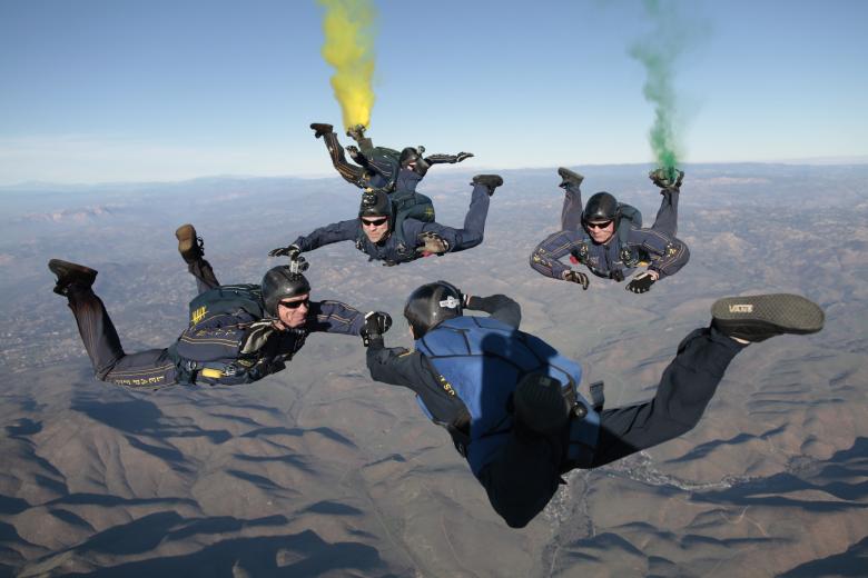 Free stock image of Colorful Skydiving created by Pixabay