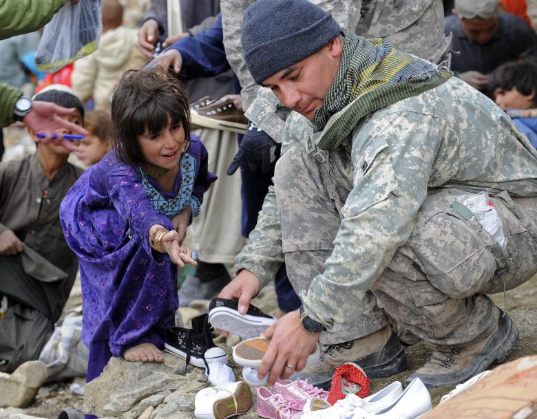 Free stock image of Soldier giving Shoes created by Pixabay