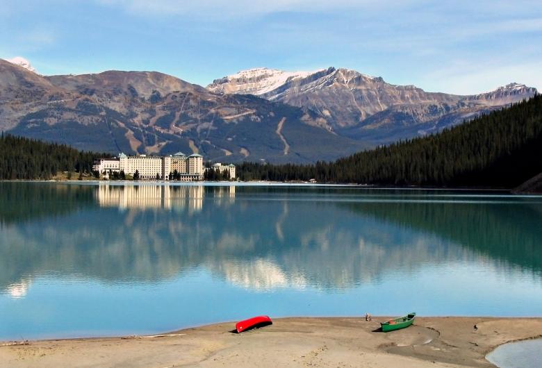 Free stock image of Lake Louise created by Pixabay