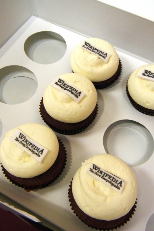 Free stock image of Fresh Cupcakes created by Pixabay