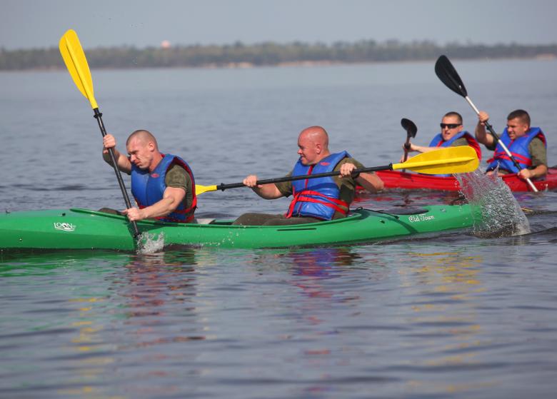 Free stock image of Kayaking in the River created by Pixabay