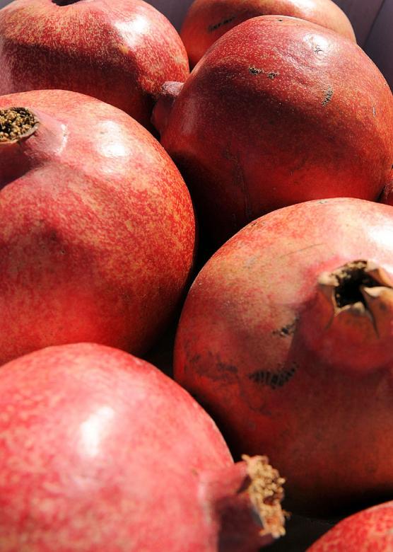 Free stock image of Fresh Pomegranates created by Pixabay